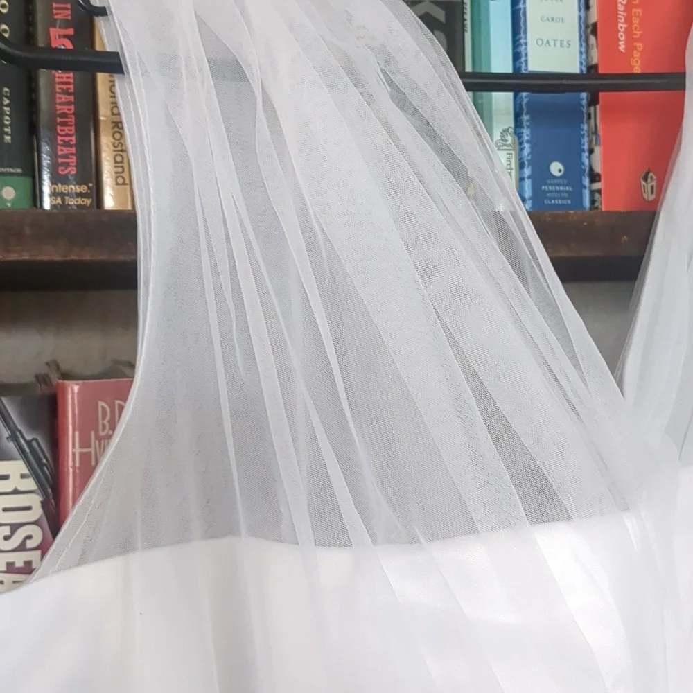 June Bridal Wedding Dress! Size 22W - Picture 3 of 4